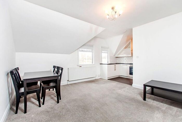 2 Bedroom Flat To Rent In Cricklewood Lane, London, NW2