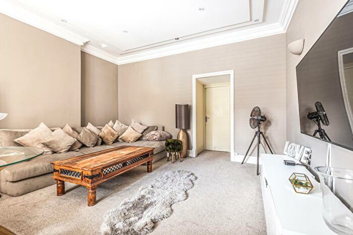 2 Bedroom Apartment To Rent In St Johns Wood High Street, London, NW8