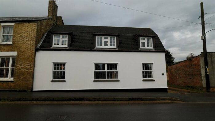 3 Bedroom Semi-Detached House To Rent In High Street, Somersham, PE28