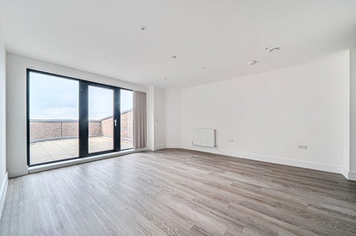 2 Bedroom Flat To Rent In Medway Street, Medway, ME4