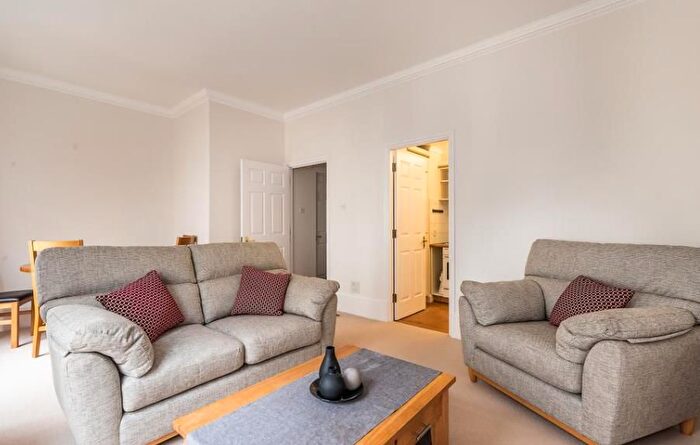 2 Bedroom Flat To Rent In Baker Street, Marylebone, London, NW1