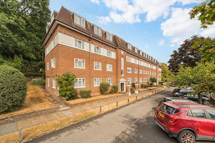 3 Bedroom Flat To Rent In Sudbury Hill, Harrow, HA1