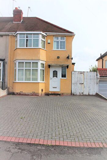 3 Bedroom Semi-Detached House To Rent In Newland Grove, Dudley, DY2