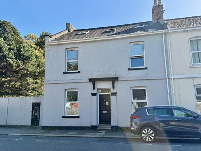 2 Bedroom Flat For Sale In St. Levan Road, Stoke, Plymouth. Spacious Double Bedroom Flat With Shared Courtyard And Parking Sold With No Chain!!, PL2