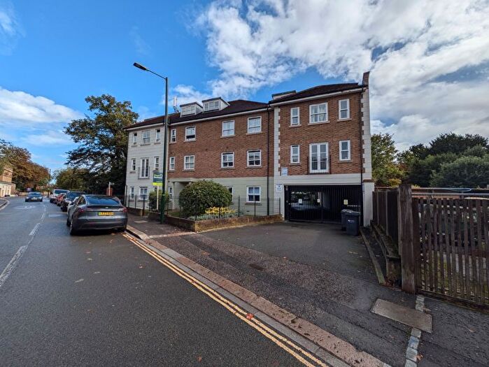 1 Bedroom Flat To Rent In Kyle House, Hampton, TW12
