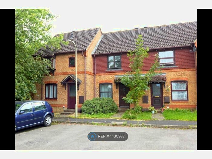 2 Bedroom Terraced House To Rent In Hop Garden Road, Hook, RG27