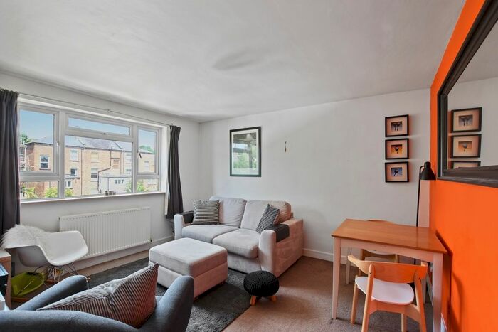 1 Bedroom Flat To Rent In Trinder Road, London N19