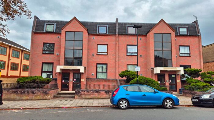 2 Bedroom Flat To Rent In Denton Court, Avenue Road, TW7