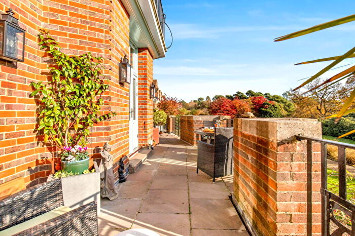 2 Bedroom Apartment For Sale In Kings Drive, King Edward Vii Estate, Midhurst, West Sussex, GU29