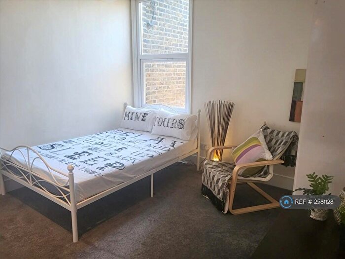 Studio To Rent In High Street, London, N8