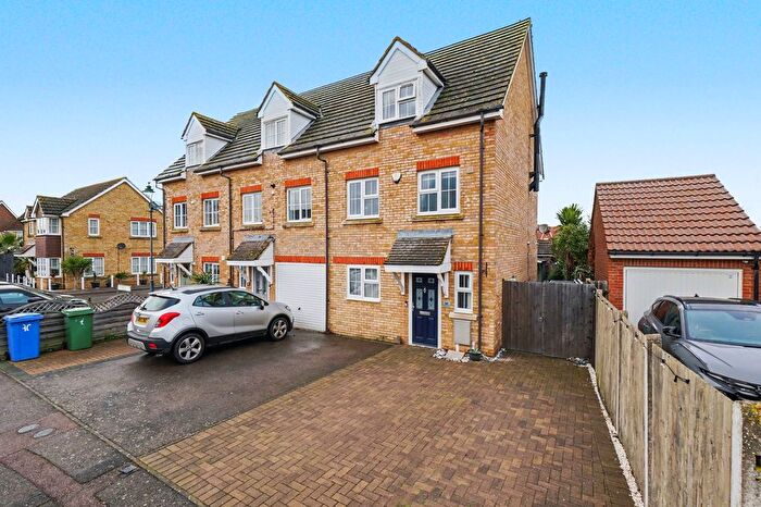 3 Bedroom Town House For Sale In Sanderling Way, Iwade, Sittingbourne, ME9