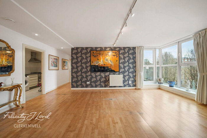 2 Bedroom Apartment For Sale In Seward Street, London, EC1V