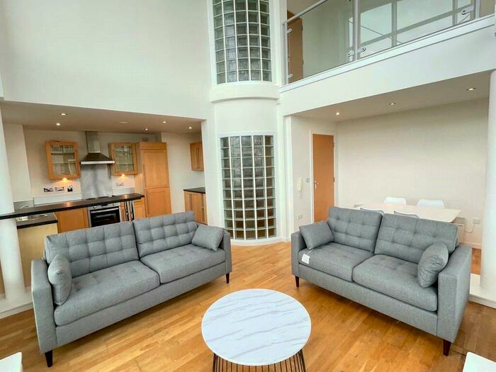 2 Bedroom Flat To Rent In Gotts Road, Leeds, West Yorkshire, Uk, LS12