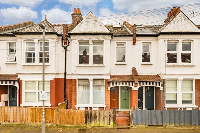 3 Bedroom Maisonette For Sale In Otterburn Street, Tooting, SW17