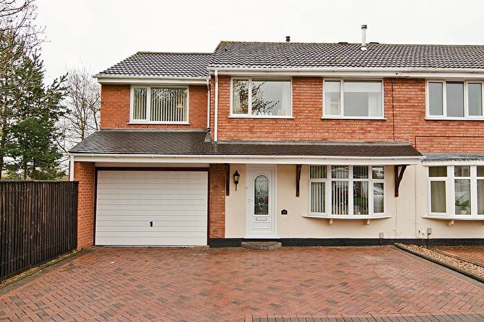 4 Bedroom Semi-Detached House To Rent In Blackthorne Avenue, Chasetown, Burntwood, WS7