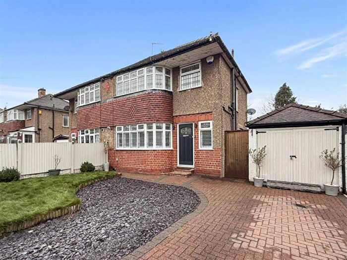 3 Bedroom Semi Detached House For Sale In Barnsdale Avenue, Thingwall, Wirral, CH61