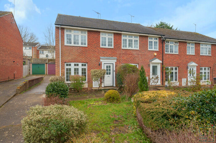 3 Bedroom End Of Terrace House To Rent In Broadacres, Guildford, GU3