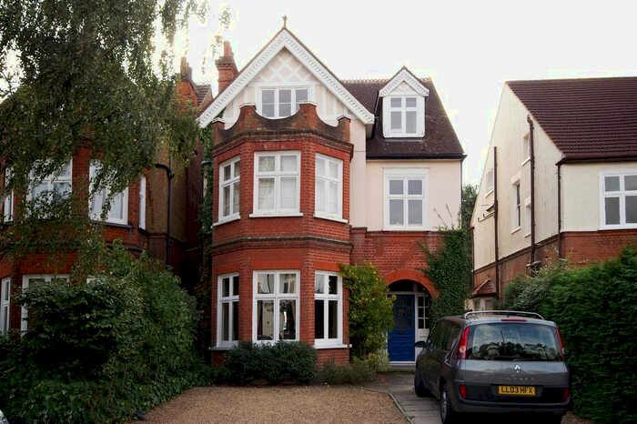 2 Bedroom Flat To Rent In Effingham Road, Long Ditton, Surbiton, KT6