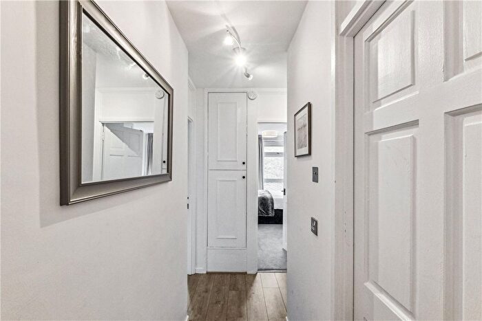 2 Bedroom Flat To Rent In Bell Drive, London, SW18