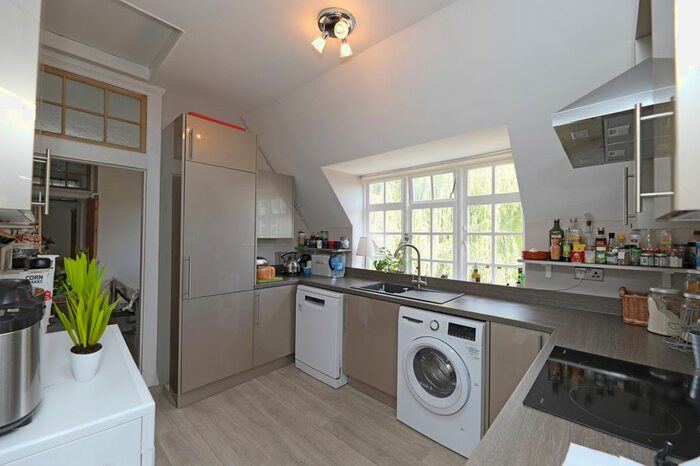3 Bedroom Flat To Rent In Meadway, London, NW11