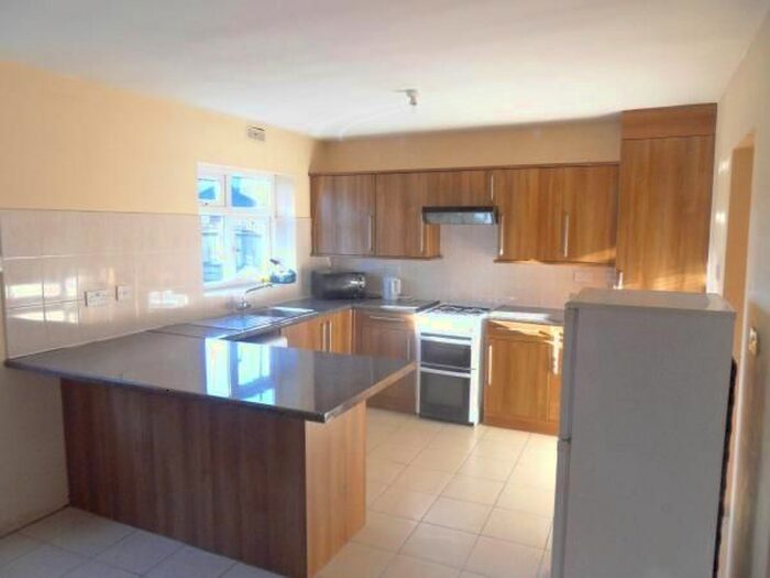 4 Bedroom Semi-Detached House To Rent In Cambridge Road, Hounslow, TW4