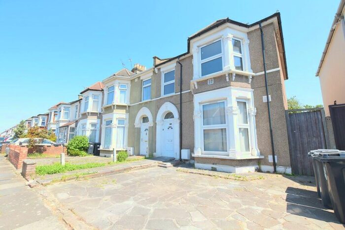 4 Bedroom End Of Terrace House To Rent In Cambridge Road, Ilford, IG3