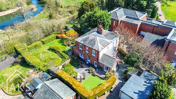 4 Bedroom Detached House For Sale In Dovecliff Road, Stretton, DE13