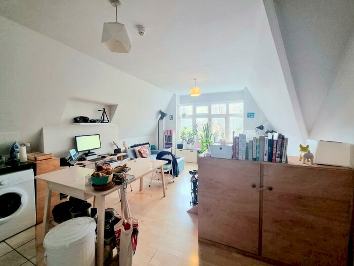 Flat To Rent In Hornsey Lane, Highgate, N6