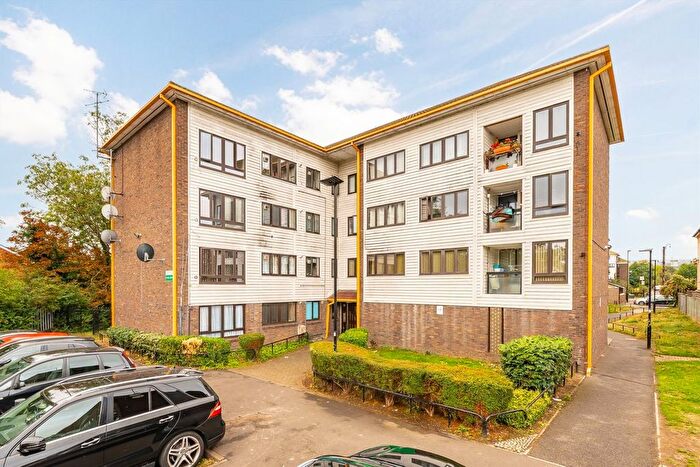 3 Bedroom Flat For Sale In Summerwood Road, Isleworth, TW7