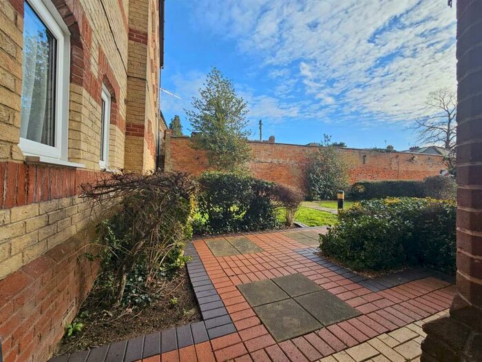 1 Bedroom Flat To Rent In Bridge Street, Thrapston, Kettering, NN14