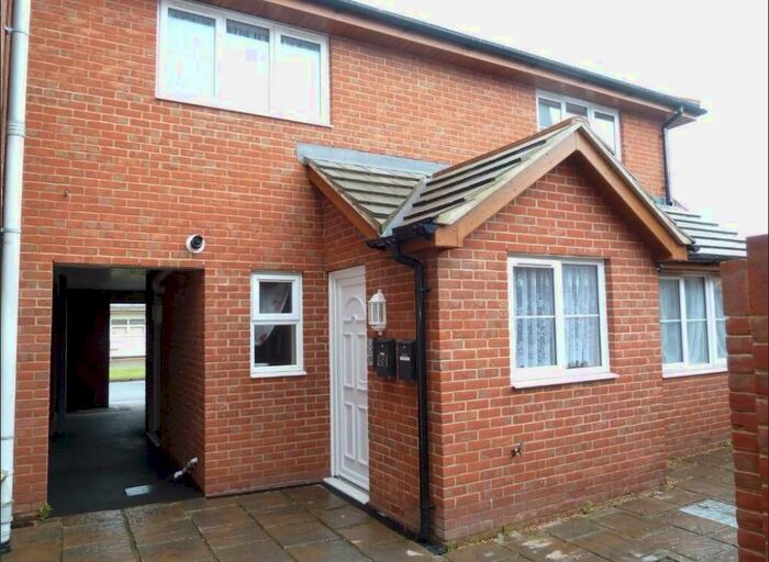 1 Bedroom Apartment To Rent In Jamaica Place, PO12