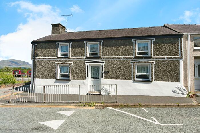 3 Bedroom End Of Terrace House For Sale In Rhedyw Road, Llanllyfni, Caernarfon, Gwynedd, LL54