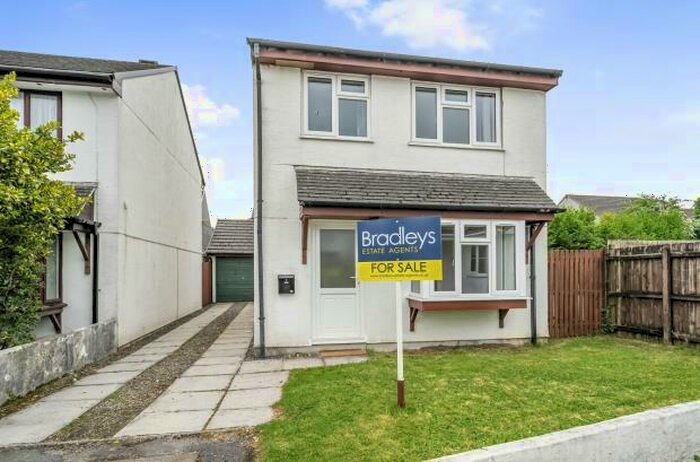 3 Bedroom Detached House For Sale In Tamar Close, Callington, Cornwall, PL17