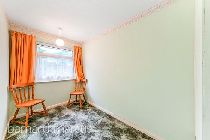 3 Bedroom Terraced House For Sale In Hoylake Gardens, Mitcham, CR4
