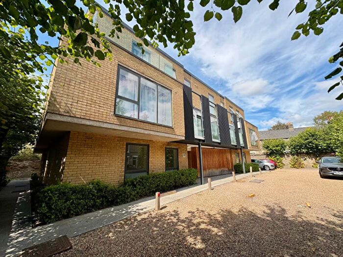 3 Bedroom Flat For Sale In Springfield Road, Cambridge, Cambridge, CB4