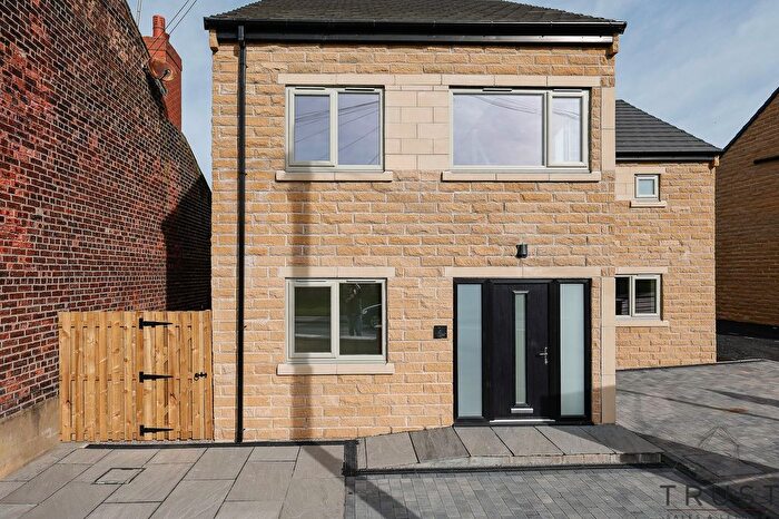 4 Bedroom Detached House To Rent In Wakefield Road, Drighlington, BD11
