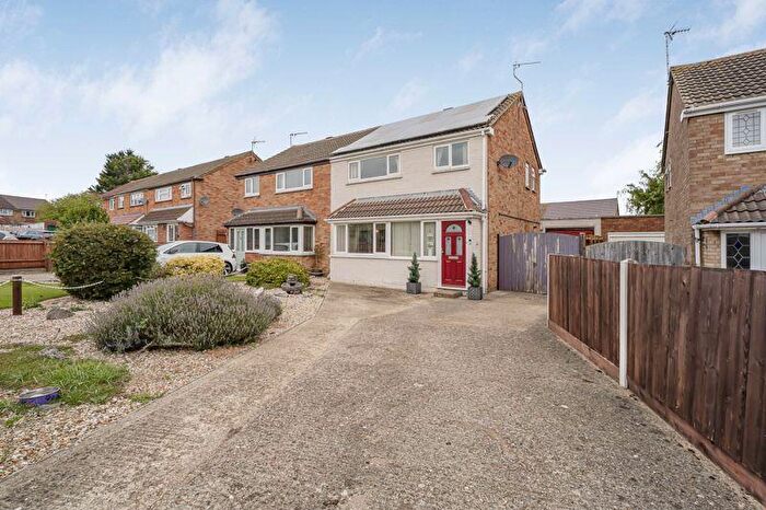 3 Bedroom Semi-Detached House For Sale In Hertford Place, Bletchley, Milton Keynes, MK3