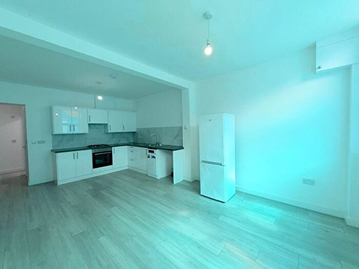 2 Bedroom Flat To Rent In St. Andrew's Road, London, E17