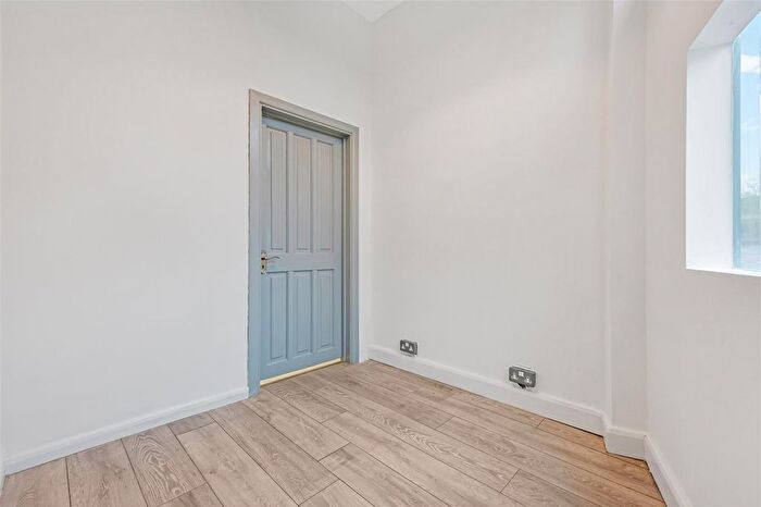 1 Bedroom Studio To Rent In Merton Road, London, SW19