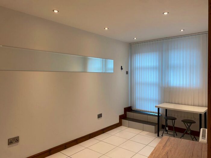 1 Bedroom Apartment To Rent In High Street, Chesham, HP5