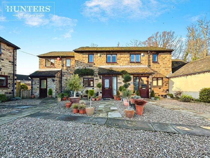 3 Bedroom Cottage For Sale In Alexander Gardens, Cawthorne, Barnsley, S75