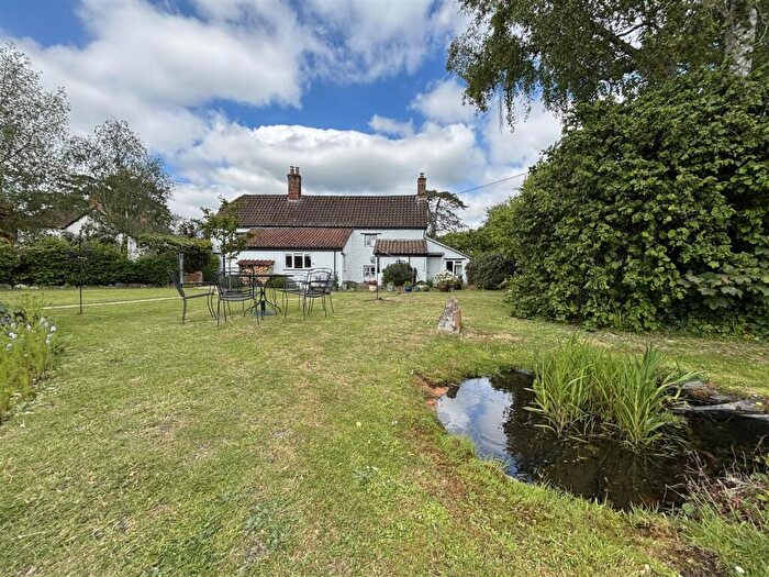 4 Bedroom Detached House For Sale In Main Street, Keevil, BA14