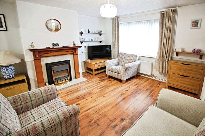 3 Bedroom Semi-Detached House For Sale In Fairford Road, Tilehurst, Reading, RG31