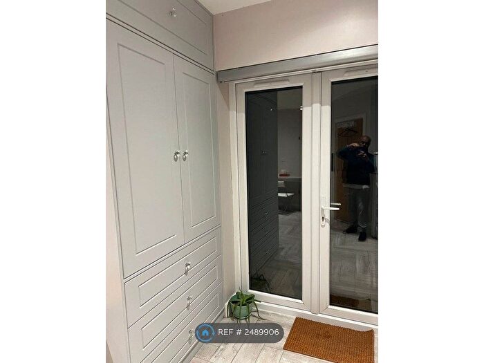 Studio To Rent In Coppetts Road, London, N10