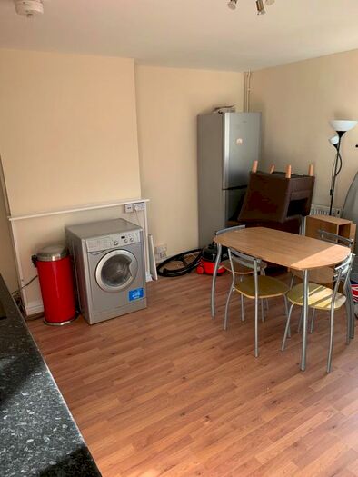 4 Bedroom Maisonette To Rent In Cleveland Way, Bethnal Green, E1