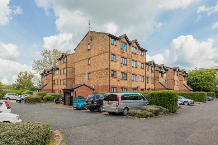 1 Bedroom Apartment To Rent In Green Pond Close, Walthamstow, E17