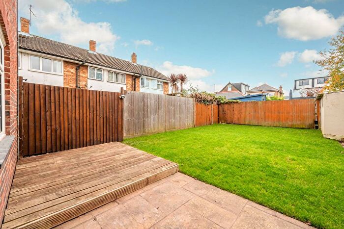 2 Bedroom Flat To Rent In Griffiths Road, Wimbledon, London, SW19