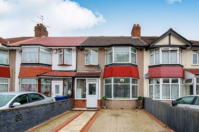 3 Bedroom Semi-Detached House To Rent In Fairfield Drive, Greenford, UB6