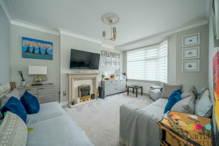 3 Bedroom House To Rent In Brunswick Avenue, London, N11