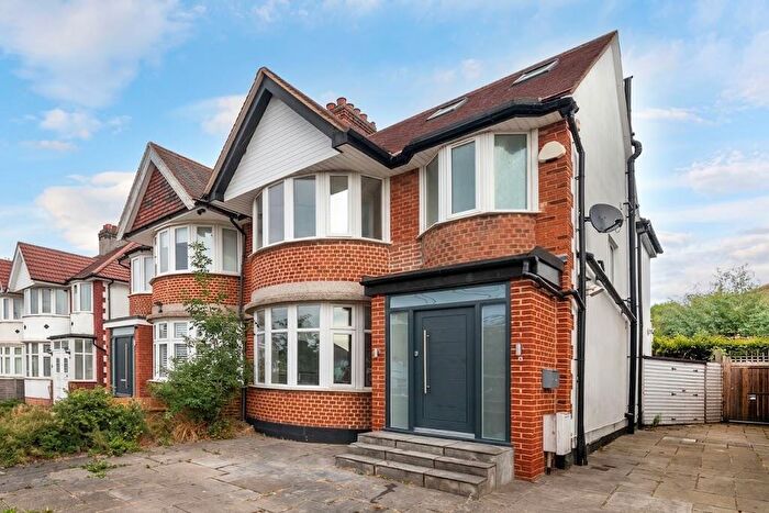 4 Bedroom Semi Detached House For Sale In Hale Drive, Mill Hill, NW7